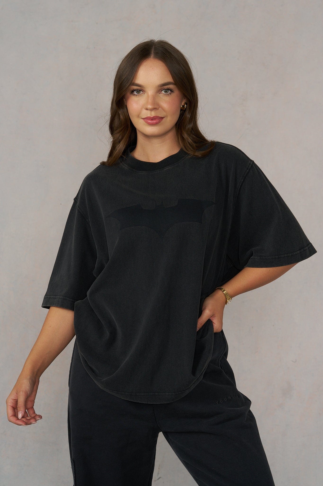 W4103 Batman Lived-in Tee - Image 4